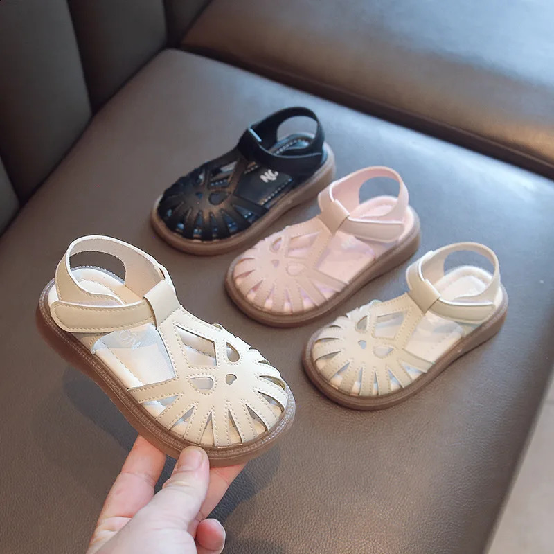 2024 Childrens Sandals Summer Girls Princess Toe Wrapped Flat Sandals Fashion Solid Color Kids Causal Cut-outs Non-slip Sandals 250411