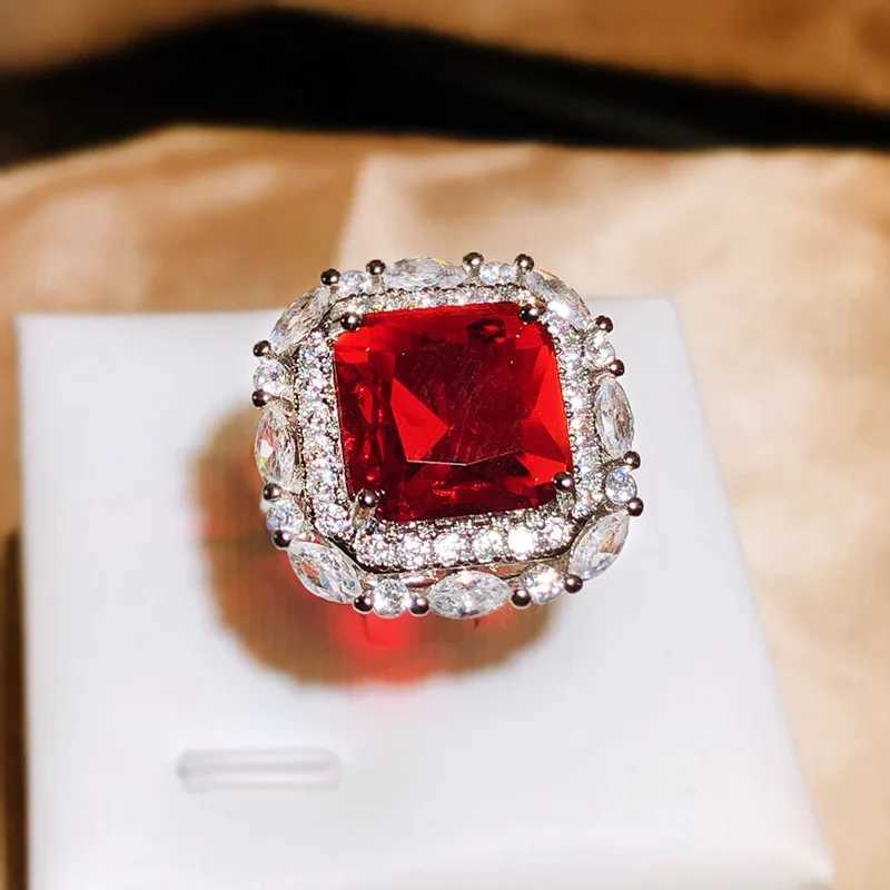 925 Silver New Luxury Set Princ Square Diamond Open Ring Womens Fashion Tanzania Spherical Engagement RingXJ250412