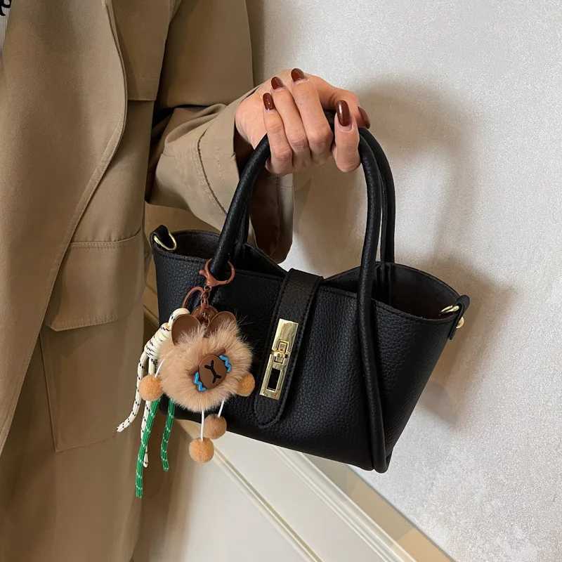 2026 Hot Selling Casual Chic Slant Cross Bucket Bag Leather Commuting Single Shoulder Bag High-End Luxury Womens Handbag FemaleT2511112