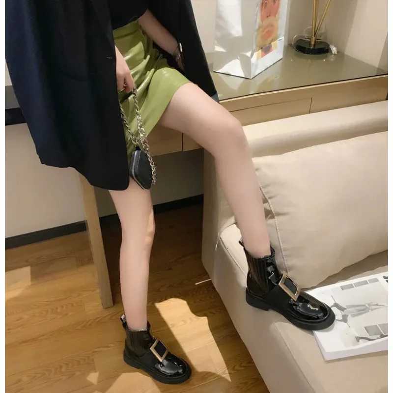 Japanned Leather Chelsea Boots Ladies Brand Shoes Winter Brand Metal Buckle Botas Femme Streh Riding Bottes Women Shoes BotasXJ251112 - view 3
