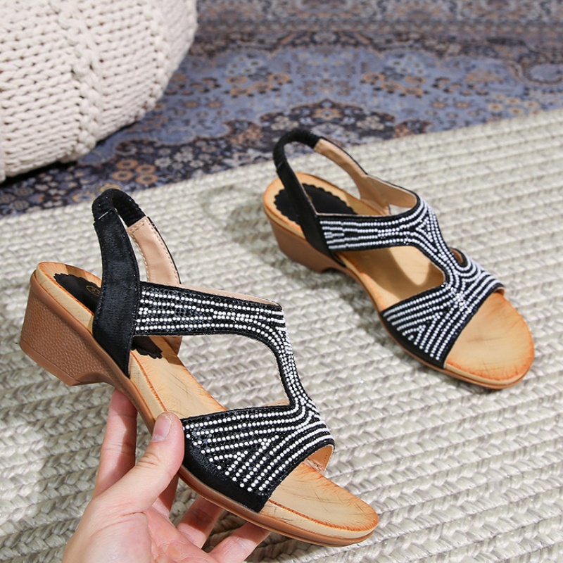 2025 Summer New Style Free Shipping Fashionable Thick Bottom Black Gold Silver Cool Slippers 36-42 Women Designer Outdoor Slippers