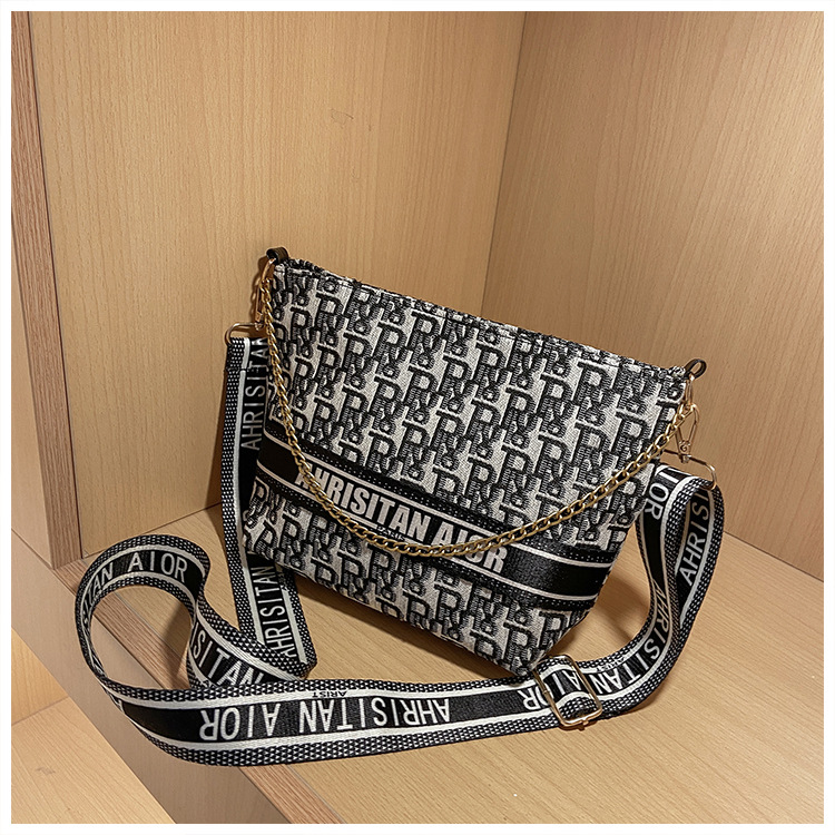 trendy jacquard fabric letter single shoulder bag ins large-capacity storage makeup bag for women western style and versatile cross body bag