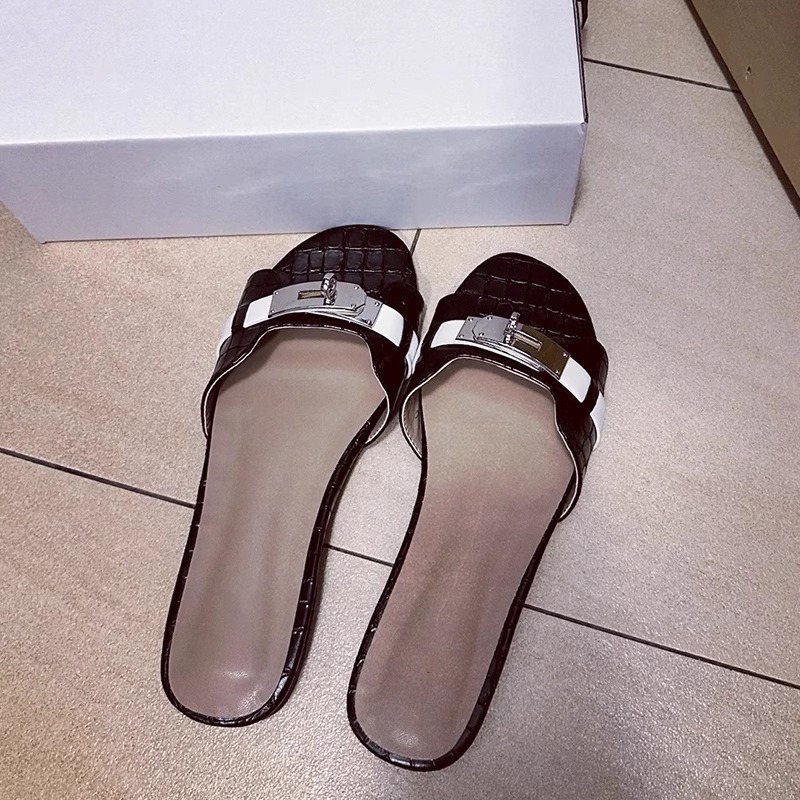 Women's 2025 summer new flat slippers wear French flip-flops flip-flops soft soled beach half slippers