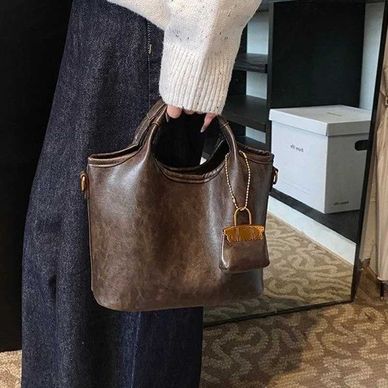 Elegant Top Handle Tote Bag For Women In Durable Leather With Spacious Compartment For ShoppingW251111