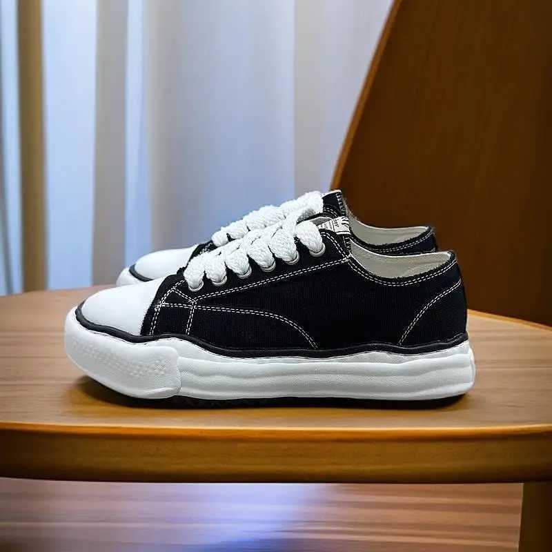 Retro slimming running shoes mesh shoes sneakers versatile and breathable casual sneakersC250411