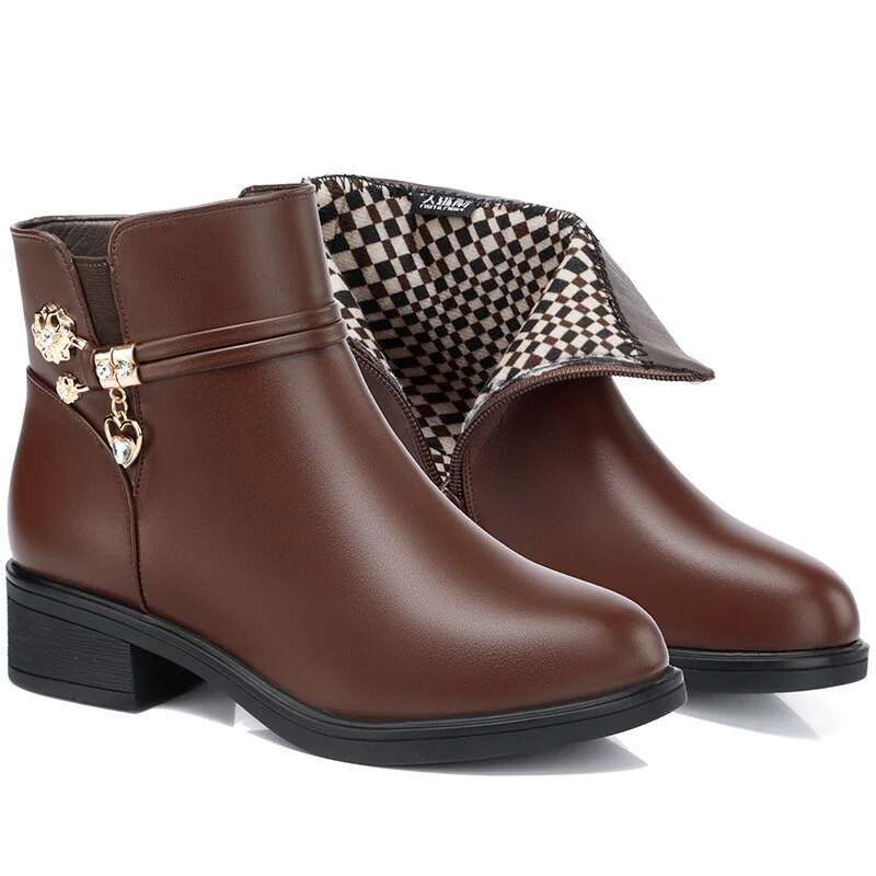 2025 New Women's Bare Short Thick High Heels Comfortable Waterproof Wool Soft Bottom Designer Fashion Snow Boots