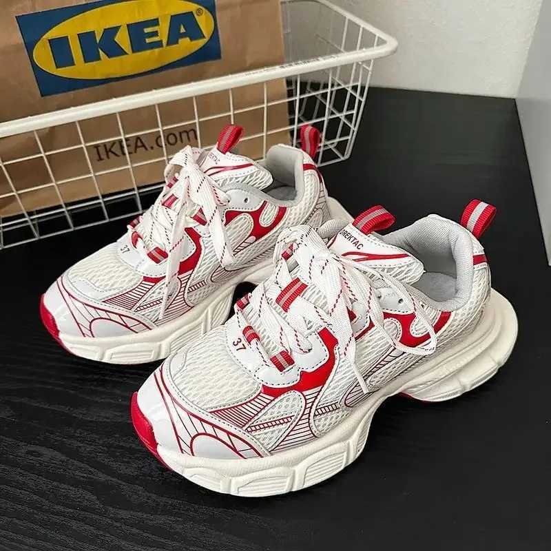 Chic Chunky Sneakers Wen Men 2024 New Design White Red Ladies Sports Shoes Cfortable Wide Sole Casual Shoes 41 42 Big Size Z250411