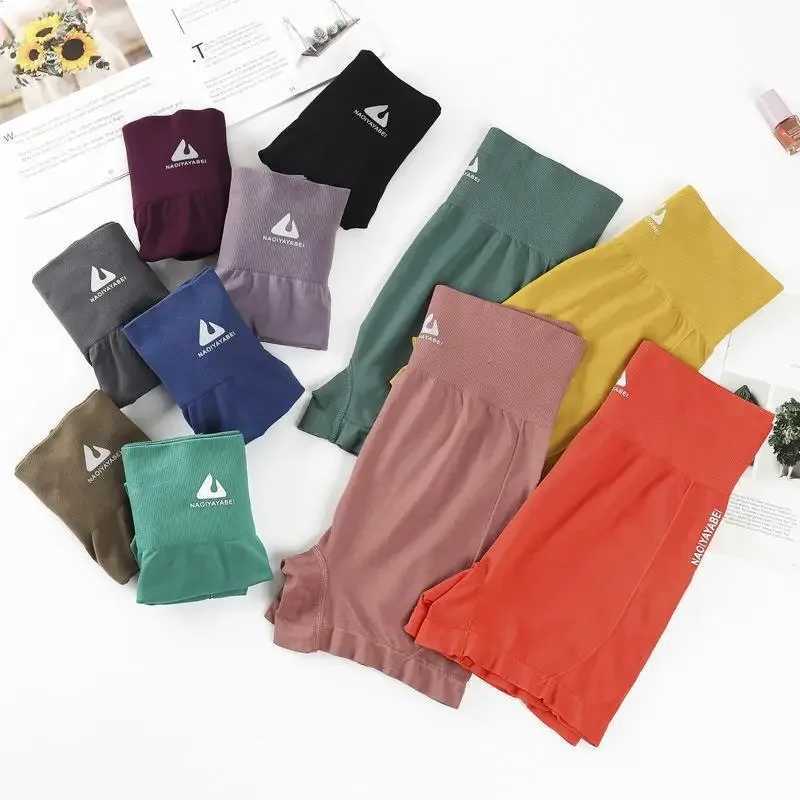 High waisted training yoga shorts sports shorts seamless fitness shorts womens twisted buttocks running exercise gym legs Y250412