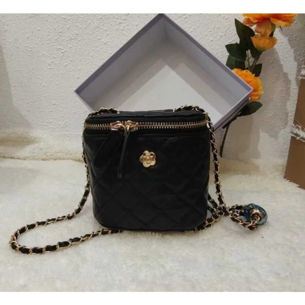 Fashion Stitched Leather Crossbody Bag with Chain Strap and Zipper Closure - Womens Trend Shoulder Crossbody BagW251112