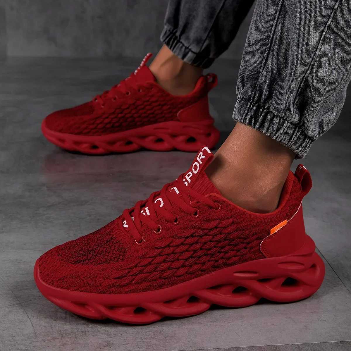 Mens Lightweight Sports Breathable and Cfortable Running Shoes Outdoor Blade Fitness Lazy Training Non Slip Shoes Z250411