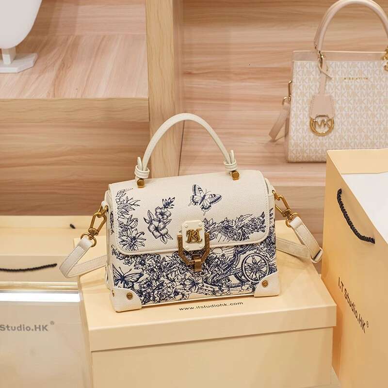 Women's handbag, women's 2025 new style, spring and summer high-end feeling, this year's popular single shoulder crossbody small square