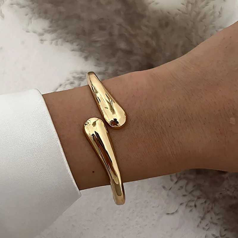 2 Styles Vintage Hip Hop Metal Cuff Bangles Punk Golden Silver Color Geometric Spring Bangles For Women Bracelet Men JewelryC250411