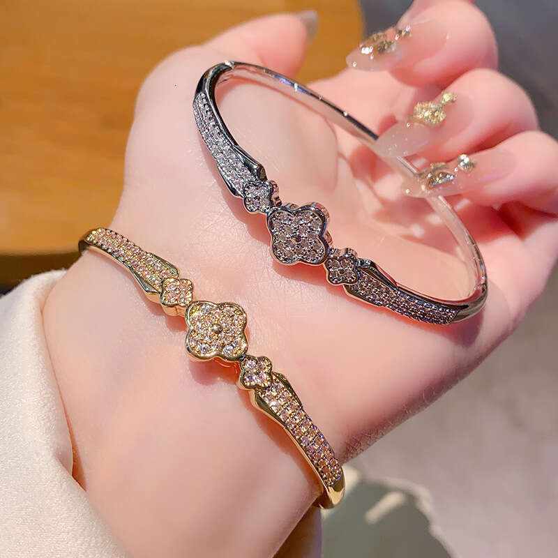 Designer Bracelet Luxury bangle Simple Four Leaf Clover Micro Inlaid zircon copper plated with 18K gold Light Luxury Trendy Bracelets