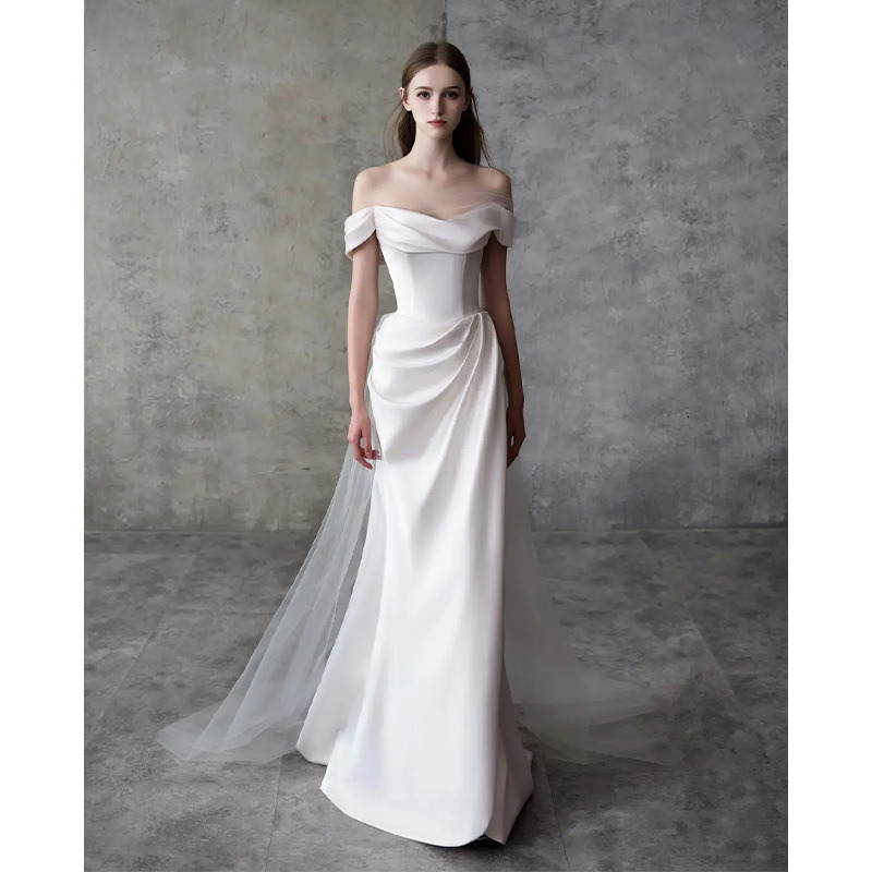 One shoulder light wedding dress, bride's satin dress, French retro outdoor veil, high-end light luxury temperament welcome evening dress