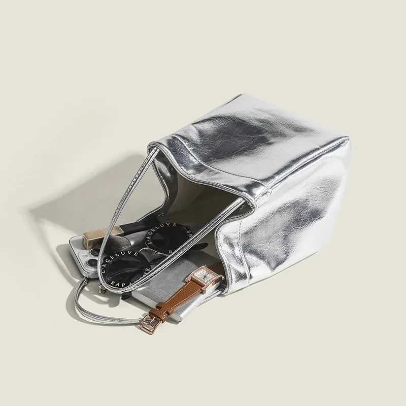 New trend womens casual Korean version small square bag luxury Fi bucket bag simple handbag Sier walletXJ250412