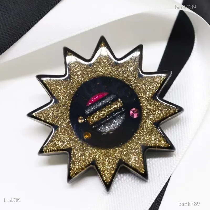 Europe and America Luxury Fashion Pins Brooches Gold Plated Shiny CZ Letter Brooch Pin for Men Women Nice Gift