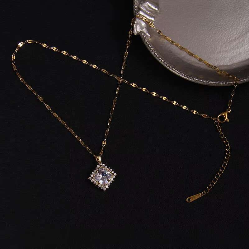 Hot Sale Gold Plated Flower Four Leaf Shining Crystal Moissanite Necklace for Women Girls Charm Luxury Jewelry Gifts