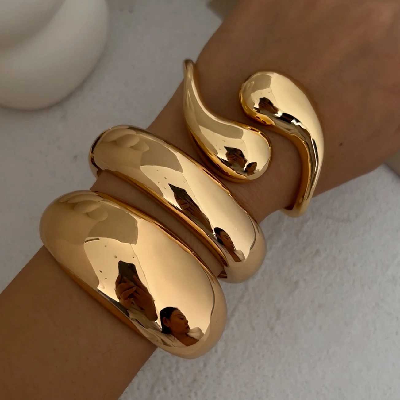 Ingemark Creative Punk Smooth Water Drop Open Bangles for Women Hip Hop Gold Color Geometric Spring Bracelet Men Jewelry GiftC250411