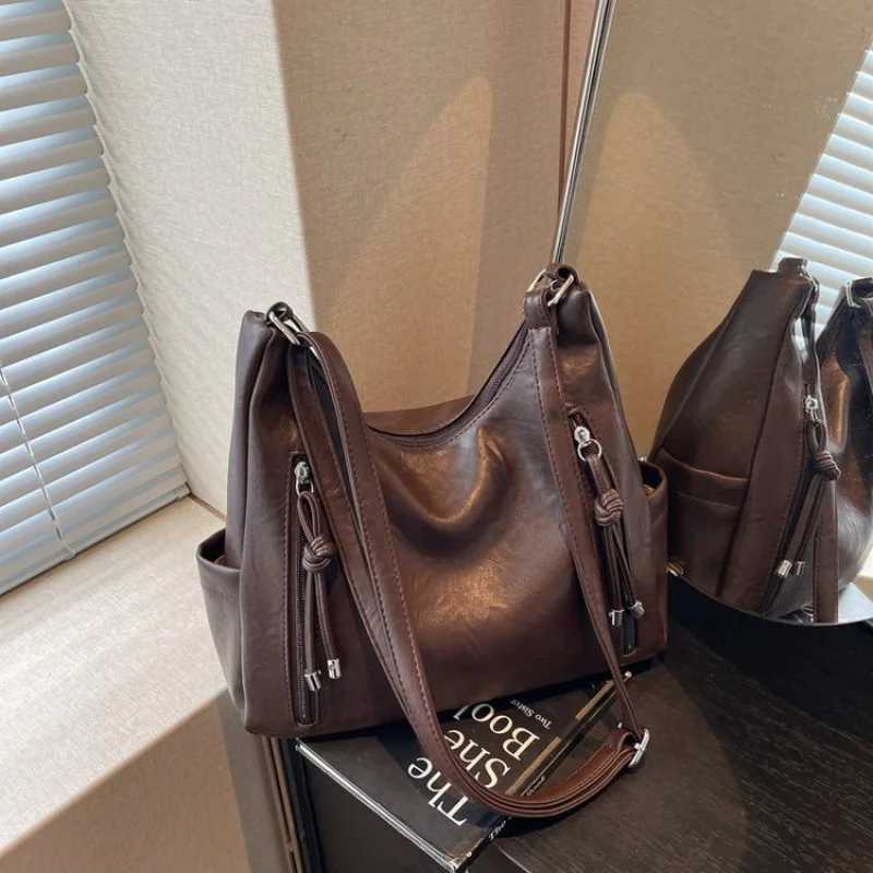 Womens Trendy Leather Crossbody Bag Featuring Paris Designer Style And Adjustable Strap Perfect For Daily UseW251111