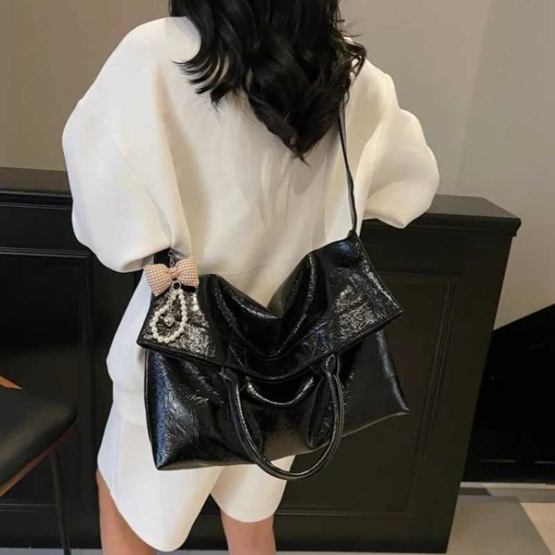 Premium Ladies Bag In Internet-Famous Style Hand-Carry Versatility For Daily Commuter Elegance And Light LuxuryW251111