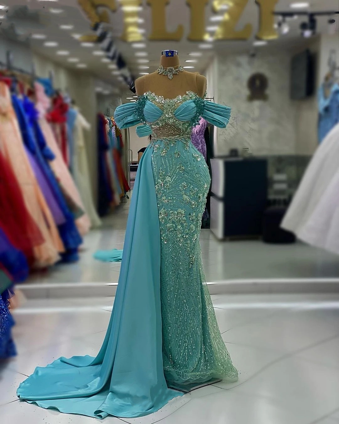 Graceful Evening Dresses High Neck Prom Gowns Sequins Beading Detachable Train Crystal Customized Formal Occasion Party Dress Vestidos de noche
