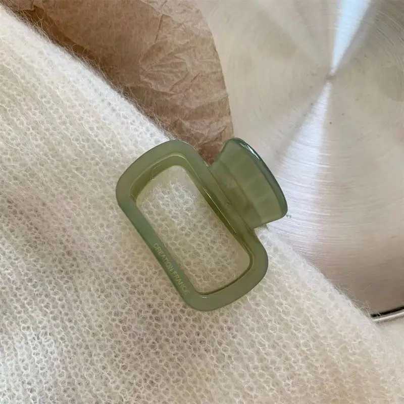 1 new Korean square acetate hair clip with a headband on the back and a small Instagram hair clip for catching sharks Y2504012