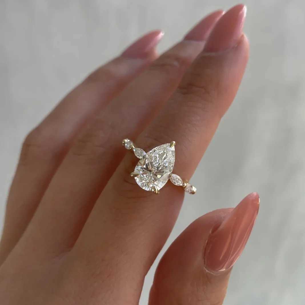 Hot selling gold-plated stainless steel ring womens water droplet zircon wedding ring jewelry accessories wholesale size 6-11XJ250412