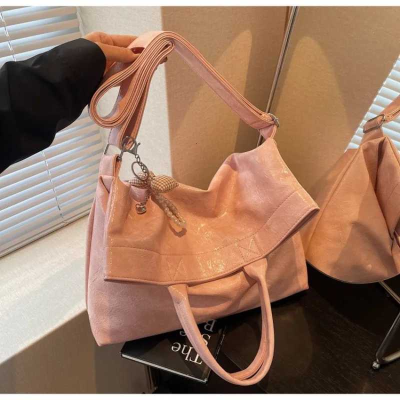 Premium Ladies Bag In Internet-Famous Style Hand-Carry Versatility For Daily Commuter Elegance And Light LuxuryW251111