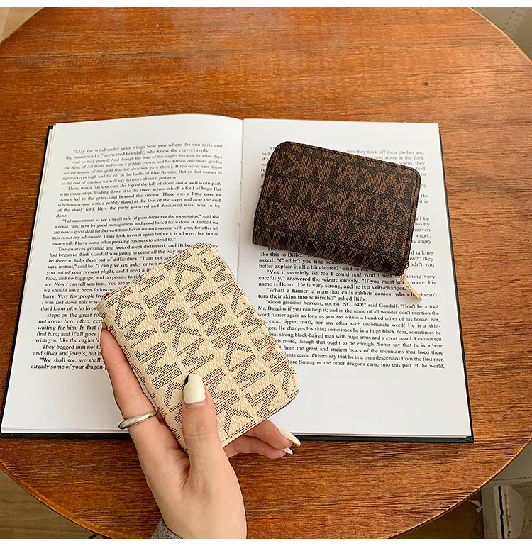2025 New style women's card holder exquisite and high-end driver's license card with multiple card slots and large capacity card holder and 
