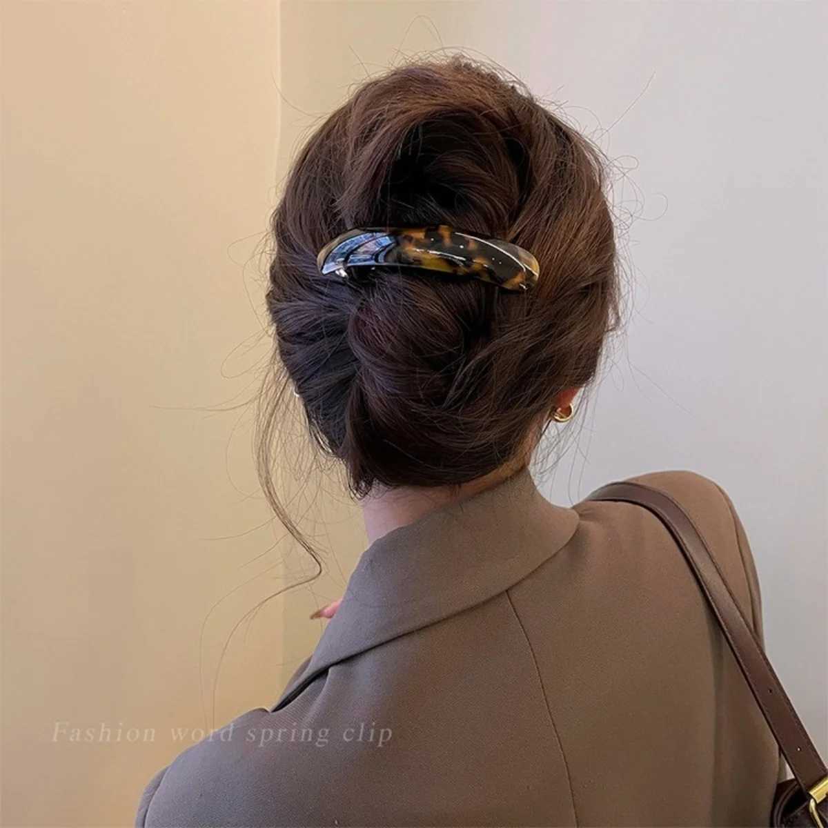 High quality and fashionable hair clip spring clip suitable for girls French large hair clip headwear smooth oval arc hair clip accessories Y2504012