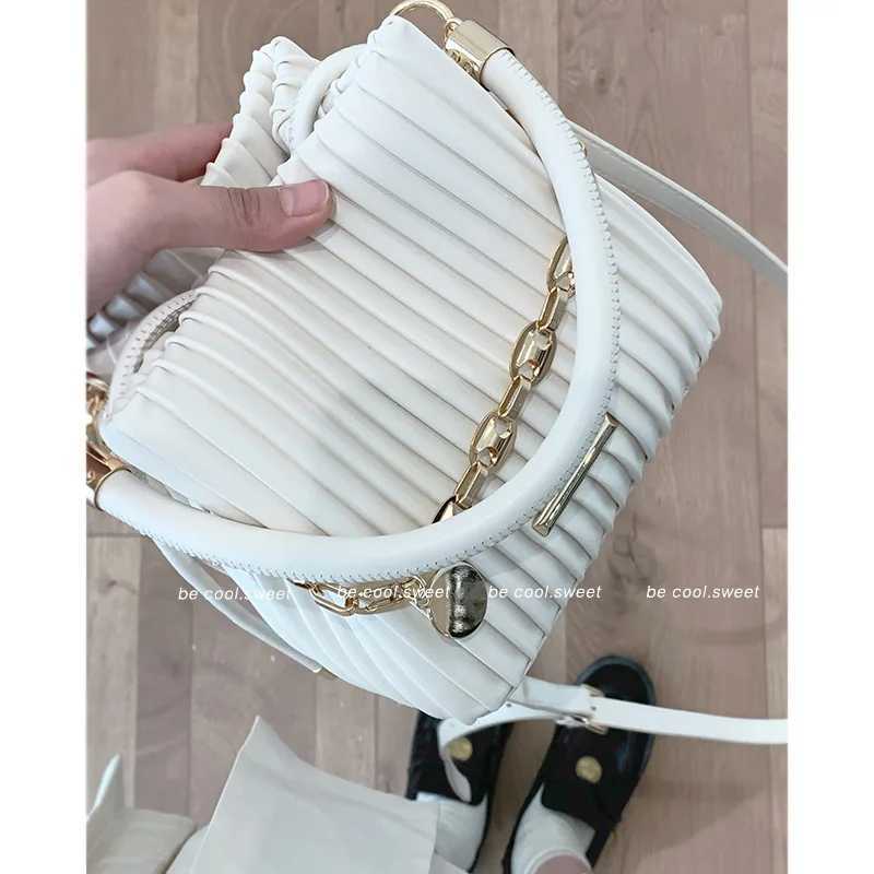 Sweet Fi wallet and handbag 2023 new pleated bucket elegant Korean Versi Fi casual cross body bagXJ250412