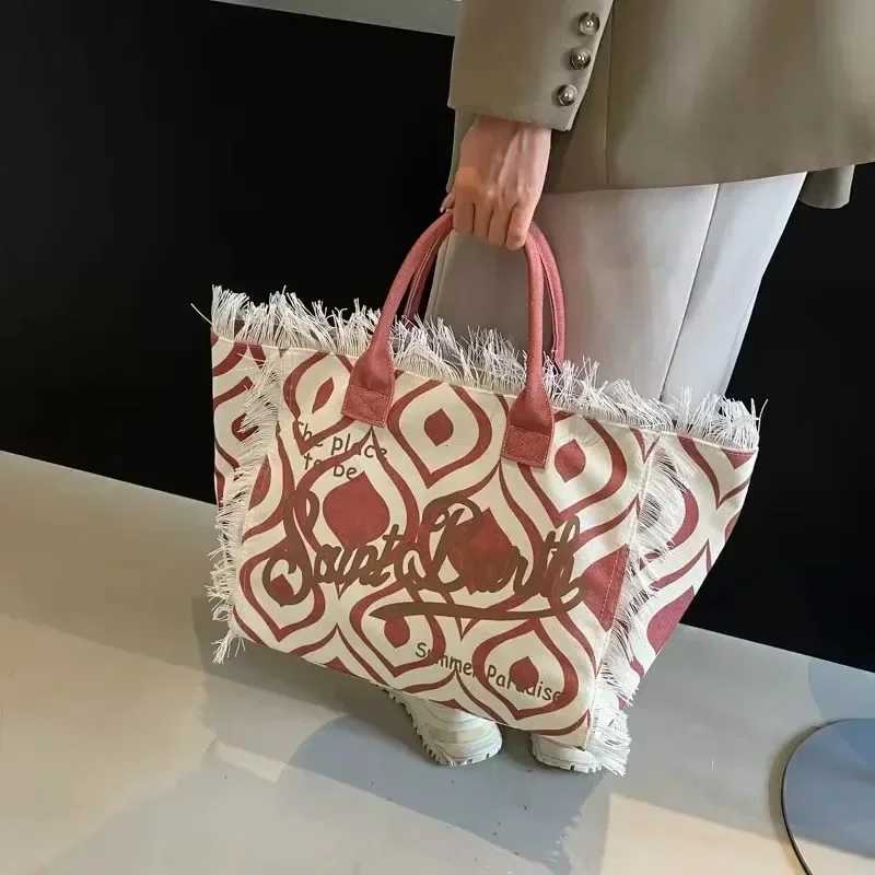 New Canvas Fashion Leisure Underarm Womens Shoulder Bags 2025 Large Capacity Versatile High Quality Delicate Letter Tote BagC250412