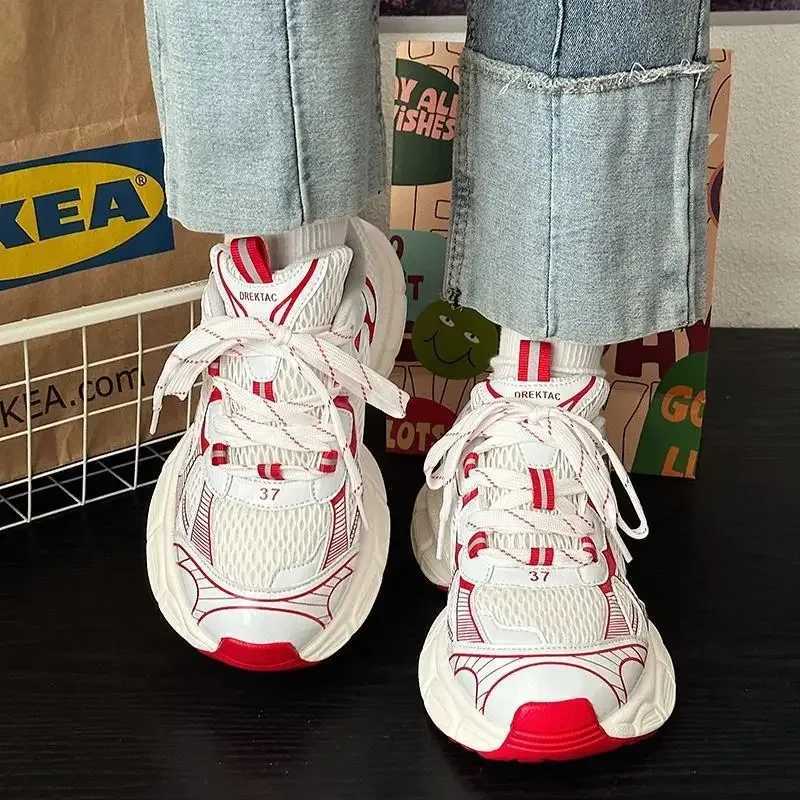 Chic Chunky Sneakers Wen Men 2024 New Design White Red Ladies Sports Shoes Cfortable Wide Sole Casual Shoes 41 42 Big Size Z250411