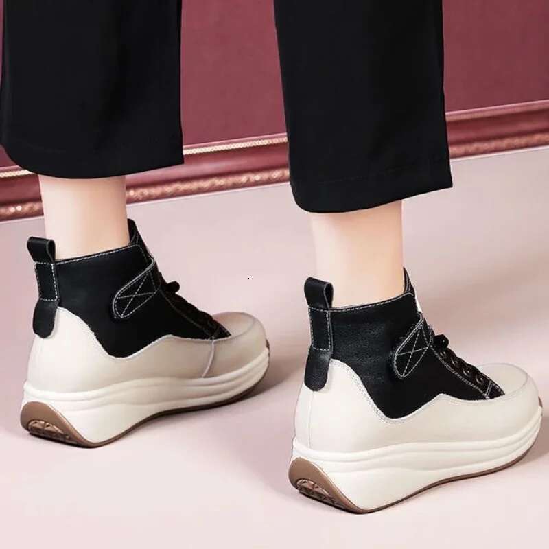 2025 New Women's Soft Bottom Casual Lightweight Thick Bottom Designer Fashion Boots Women's Retro Short Boots