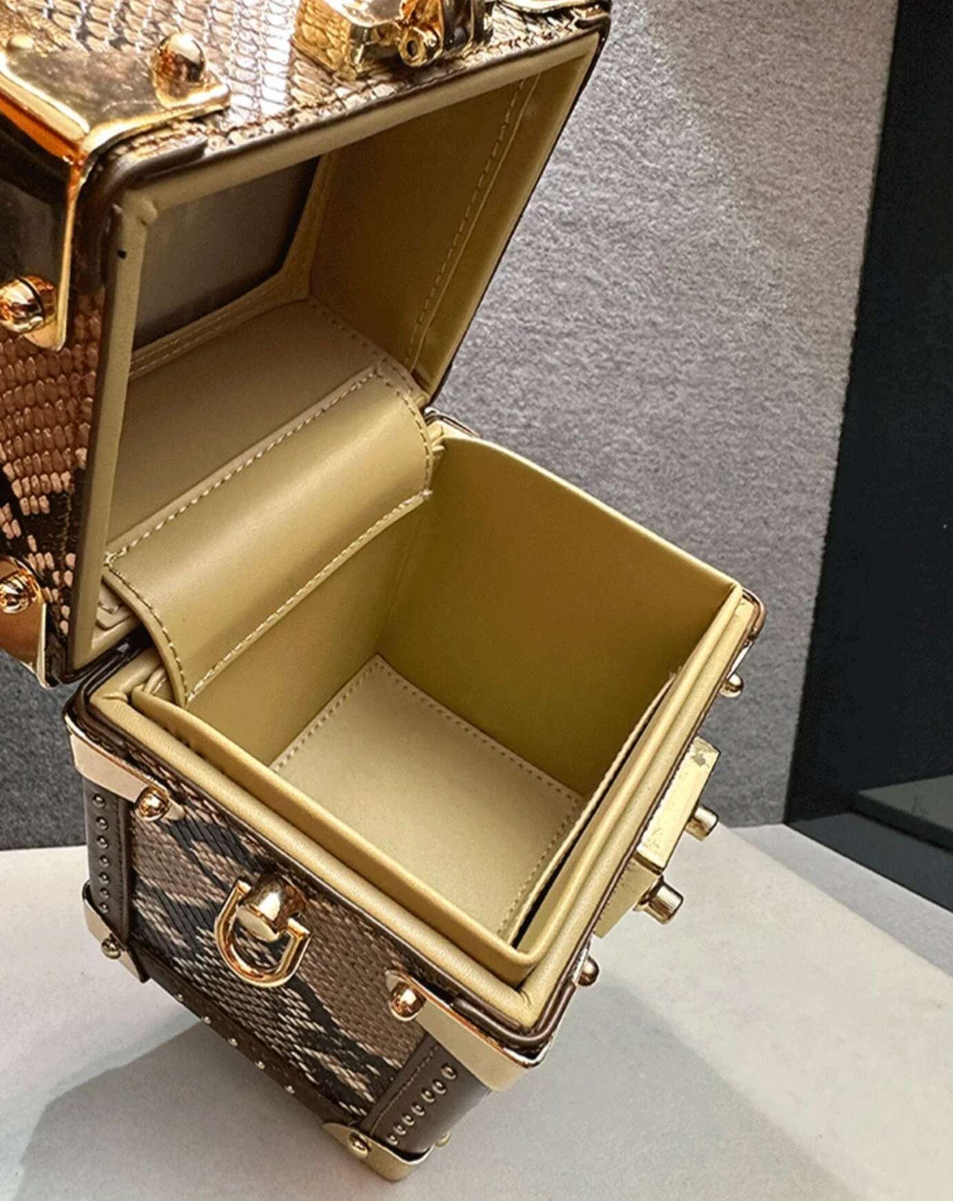 Designer Brand 2023 New High-Quality Leather Square Box Fashion Hand Crossbody Bag For Women Hot Sale