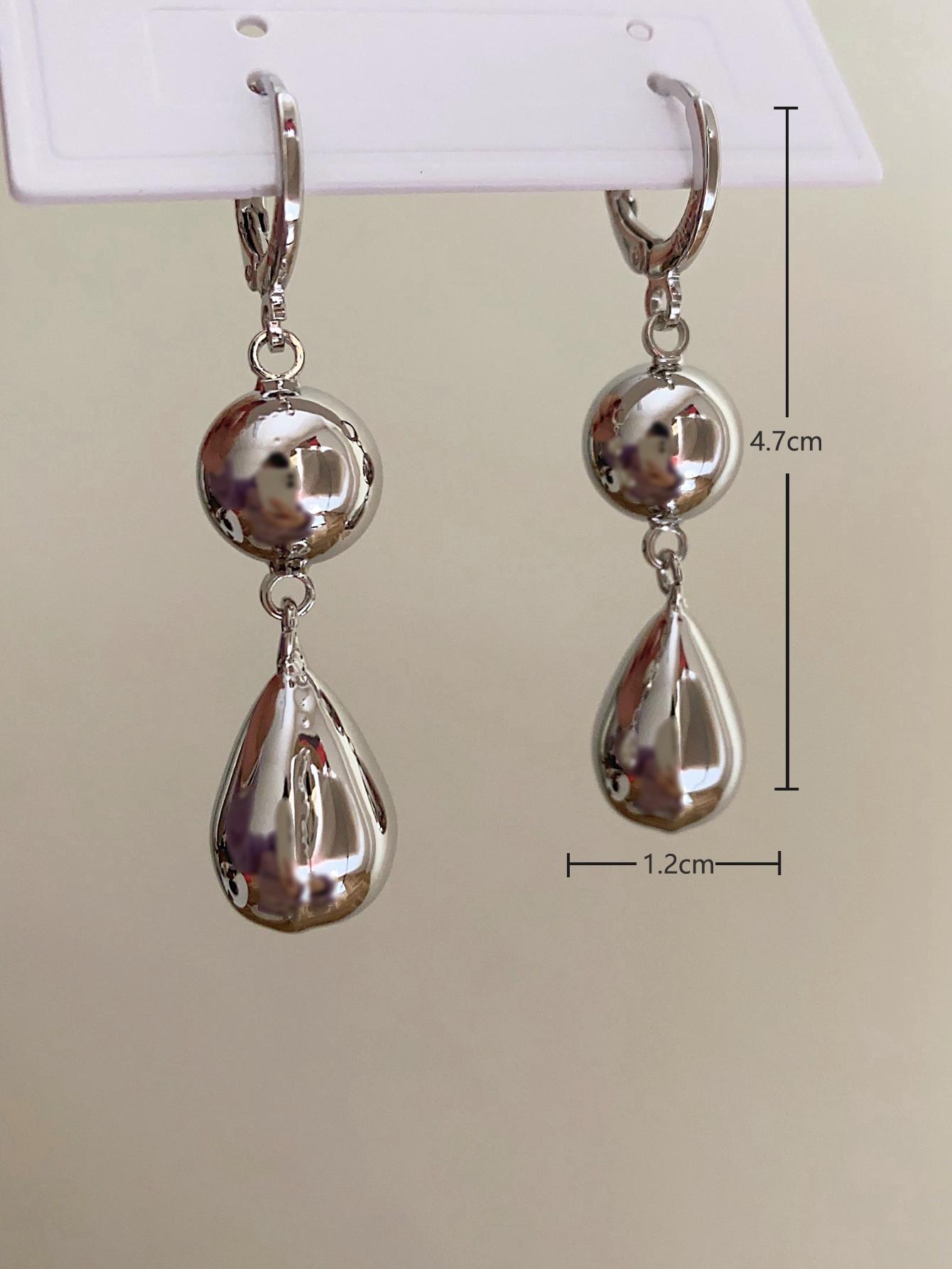 Women's earrings with silver metallic texture and water droplet earrings