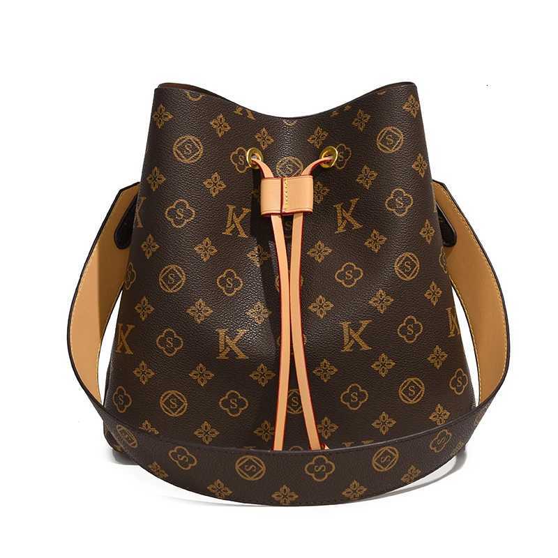 Elegant Shoulder Bag In Leather For Women With Adjustable Strap Crossbody Handbag From Luxury Brand Famous DesignerW251111