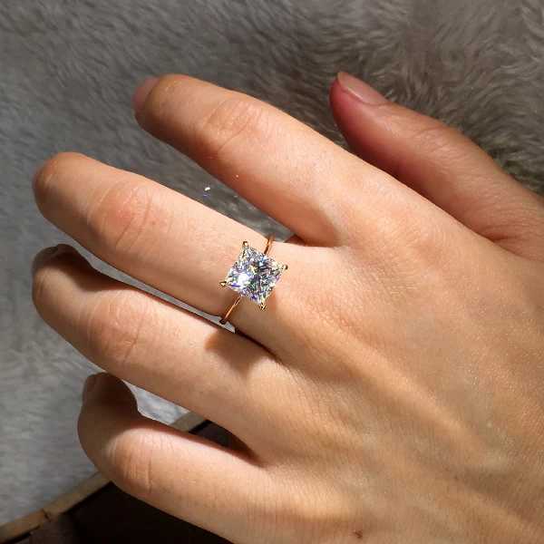Womens Luxury Crystal Engagement Ring Princ Cut White Zircon Square Stone Ring Charm Gold Wedding Party RingXJ250412