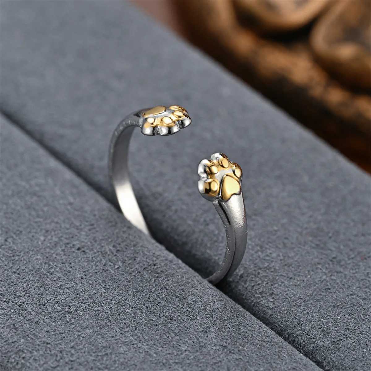 New hot selling fashionable stainless steel cat CL ring with adjustable opening suitable for womens jewelry giftsXJ250412