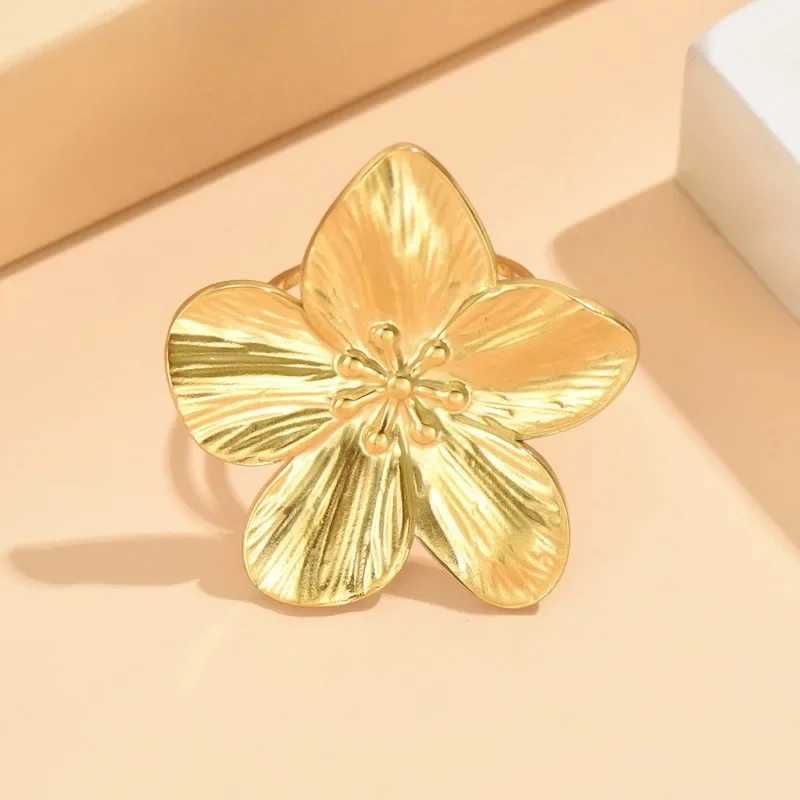 Elegant stainless steel gold floral ring suitable for women new open ring finger punk wedding jewelry giftXJ250412