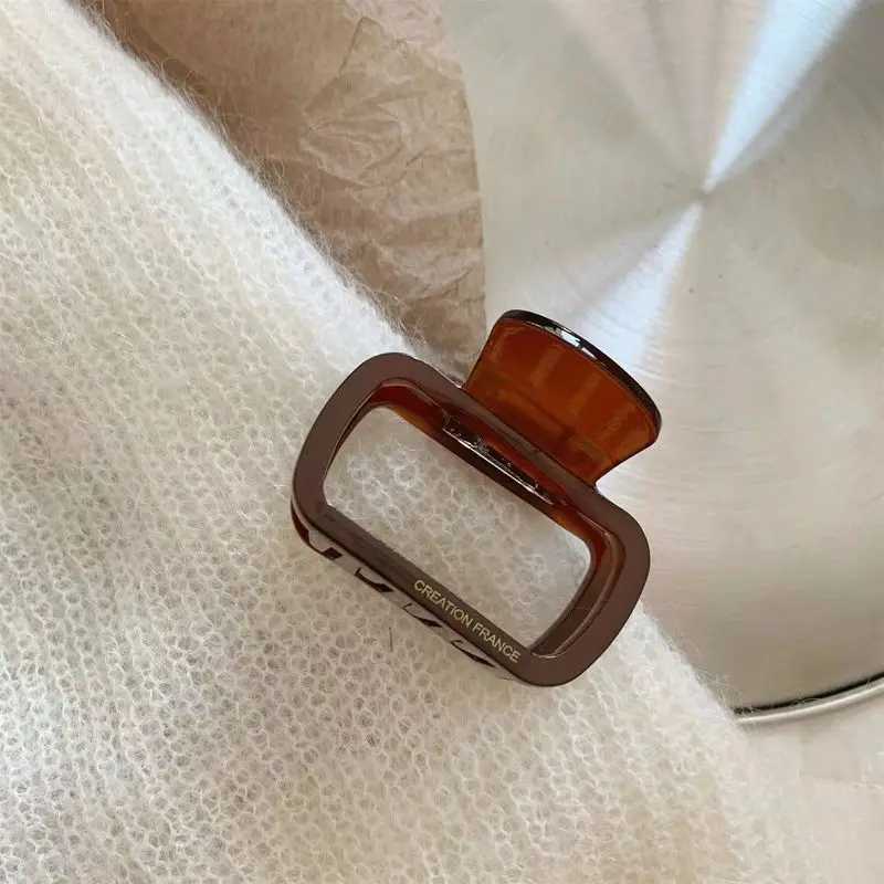 1 new Korean square acetate hair clip with a headband on the back and a small Instagram hair clip for catching sharks Y2504012