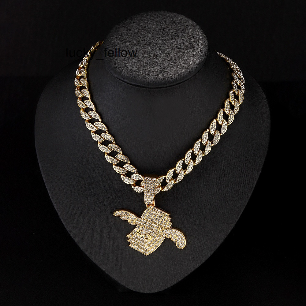Custom Luxury Moissanite Pendant Bold Fashion Statement Accessory for Men Women Diamond Hip Hop Style Personalized Jewelry