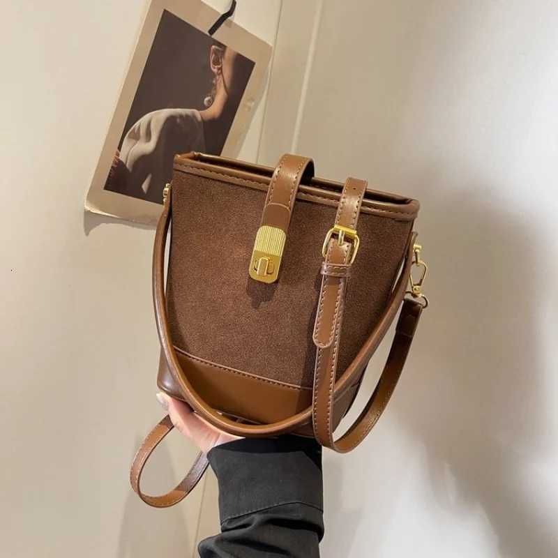 Stylish Vintage Crossbody Handbag For Women With Leather Finish And Large Capacity For Business CommuterW251112