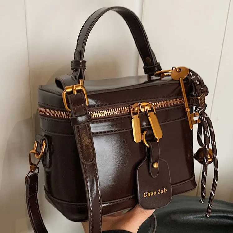 Luxury designer oil PU leather womens handbag cross body bag bucket handbagXJ250412