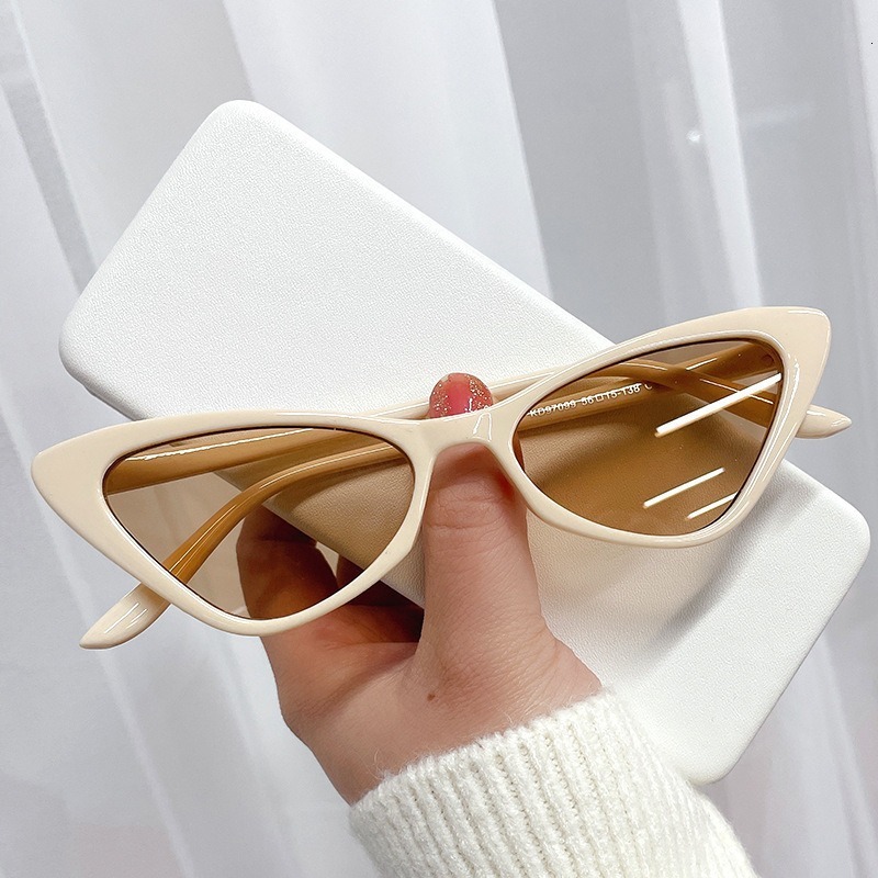 New trendy, fashionable, high-end street photography, UV resistant driving sunglasses, small frame cat eye sunglasses