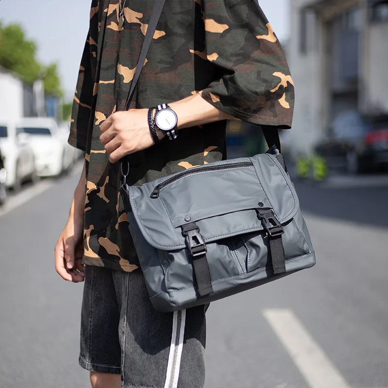 Mens retro shoulder bag mens outdoor messenger bag mens suspender bag mens suspender bag 250411