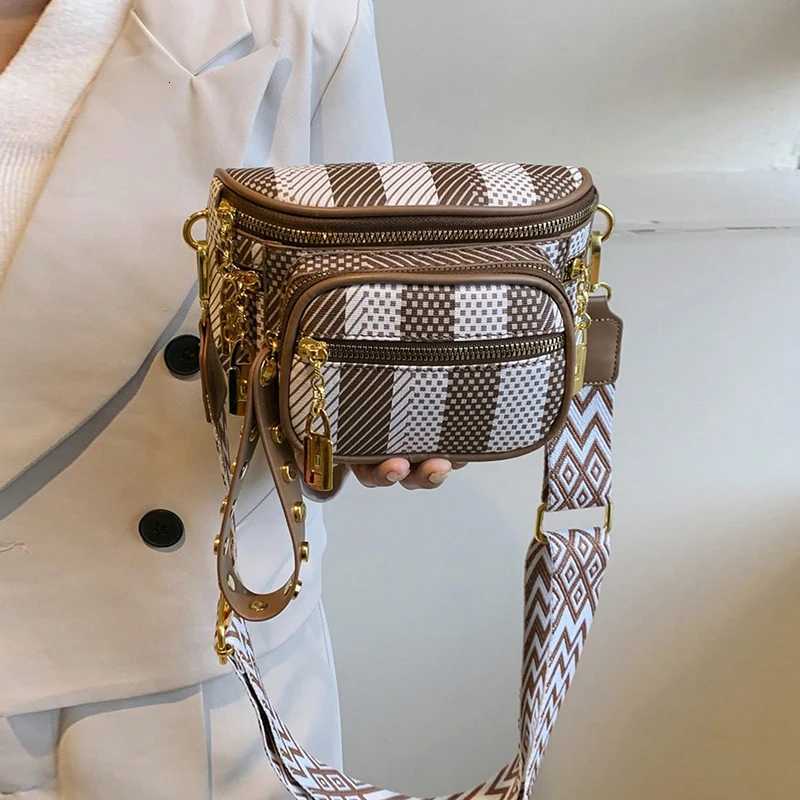 Fashion striped contrasting womens crossbody bag simple and lightweight womens elegant backpackT2511112