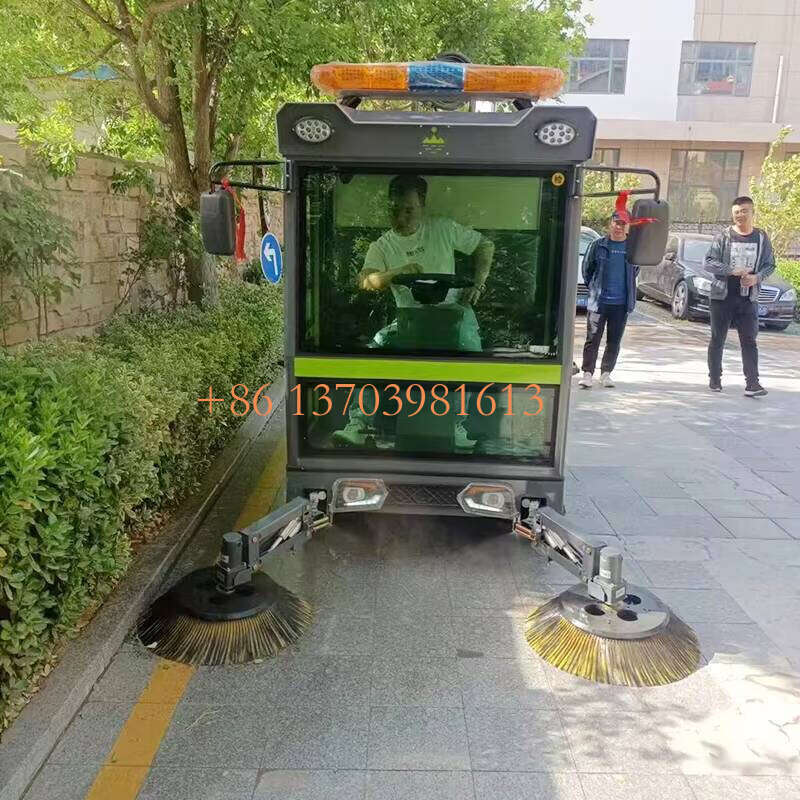 Multi-functional Street Road Sweeper Large Driving Outdoor Vacuum Cleaning Machine