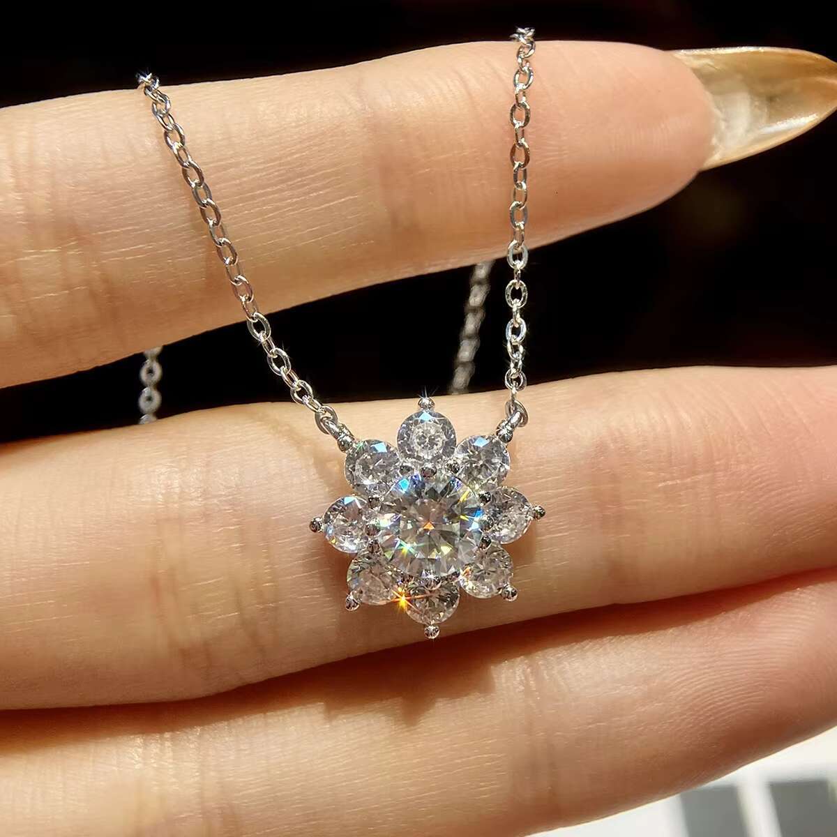 Wholesale Women Luxury 1ct Moissanite Pendant 925 Sterling Silver Sunflower Necklace Pendant Fine Jewelry for Gift