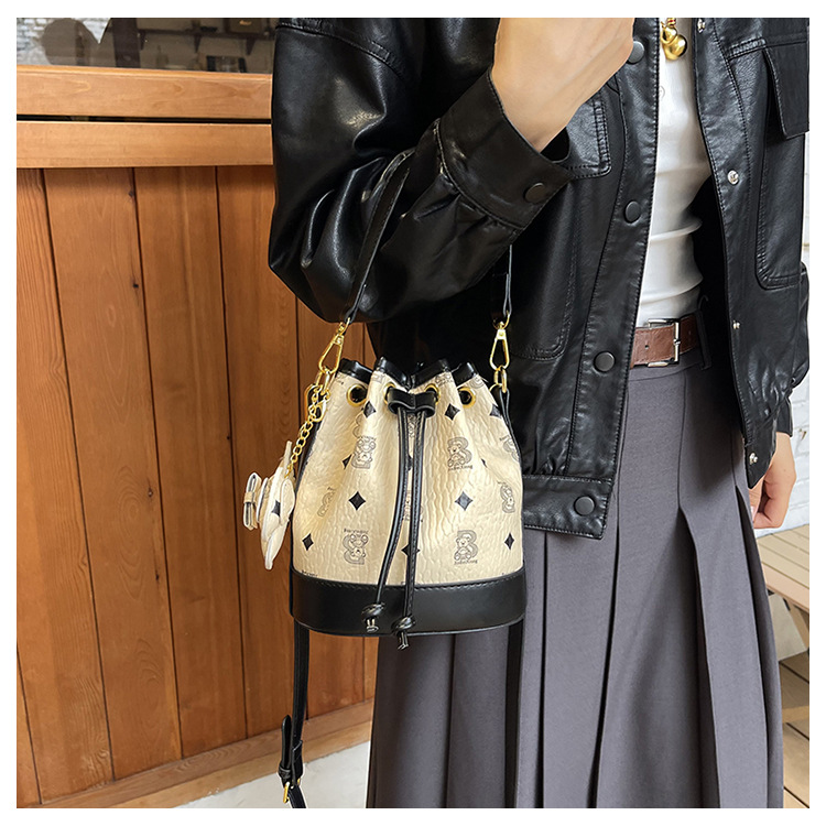 High-end fashionable women's new style hand-held bucket small versatile shoulder stylish cross body bag